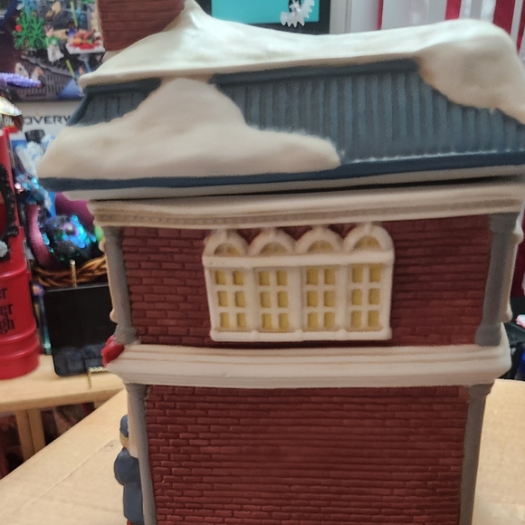 QVC Exclusive VICTORIA STATION Ceramic Christmas Cookie Jar - Picture 4 of 5